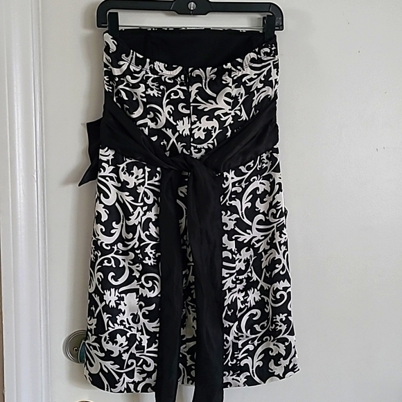 CHARLOTTE RUSSO BLACK AND WHITE SEMI/ FORMAL DRESS - Picture 6 of 7